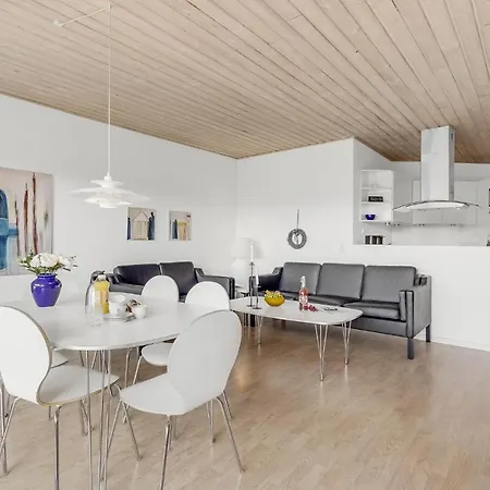 Holiday home Lyngvejen Romo V Romo